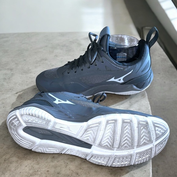Mizuno Women's Wave Luminous Volleyball Shoes - Picture 13 of 16